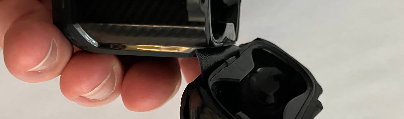 /fix-bose-quietcomfort-earbuds-2-broken-case/images/LeatherHingeHeading.jpg /fix-bose-quietcomfort-earbuds-2-broken-case/images/LeatherHingeHeading.jpg